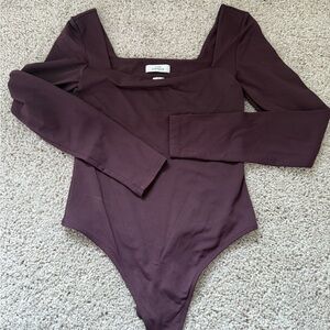 Aritzia Contour Top in Rich Plum